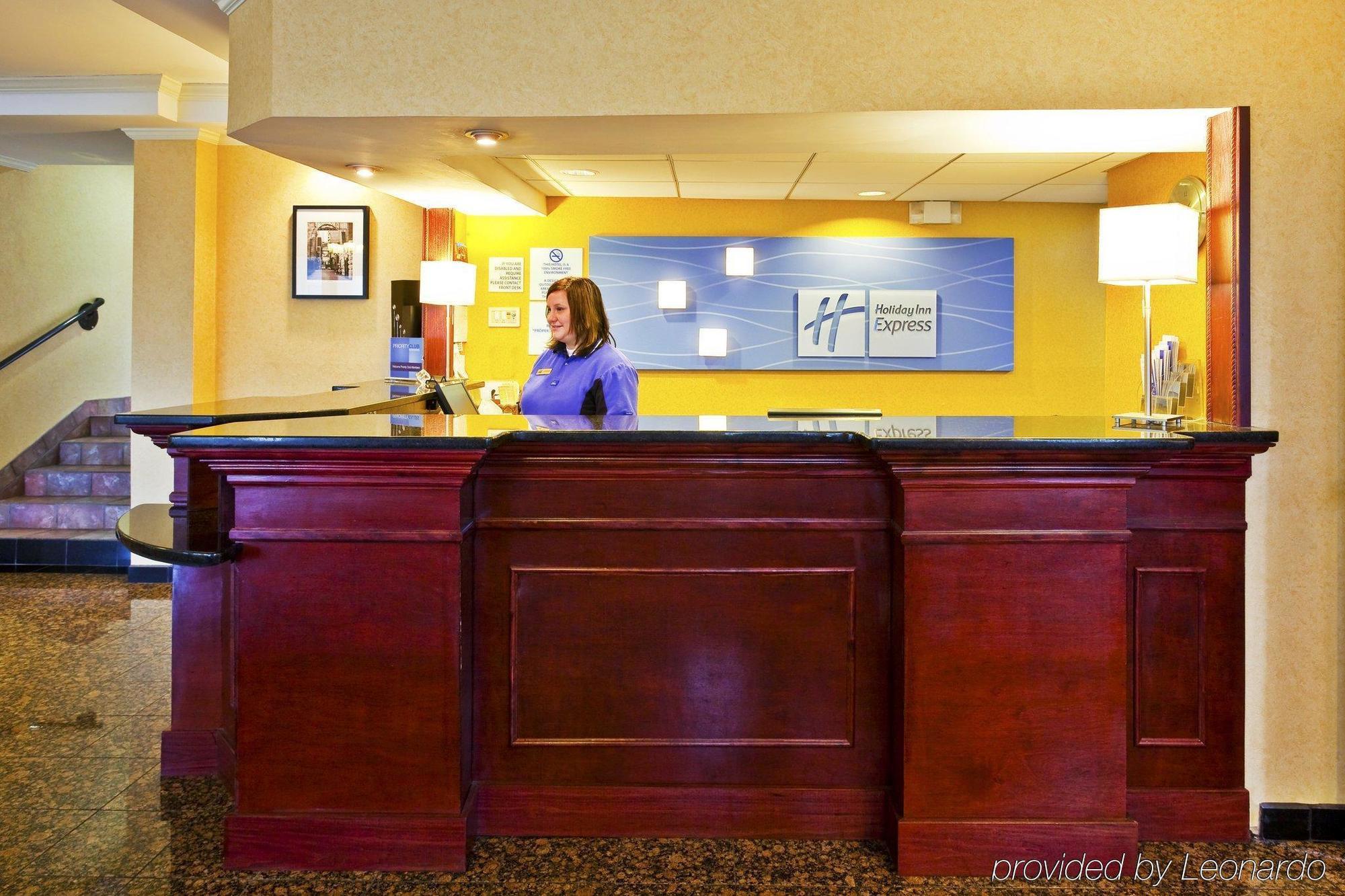 Holiday Inn Express & Suites Nashville-I-40 & I-24 Exterior photo